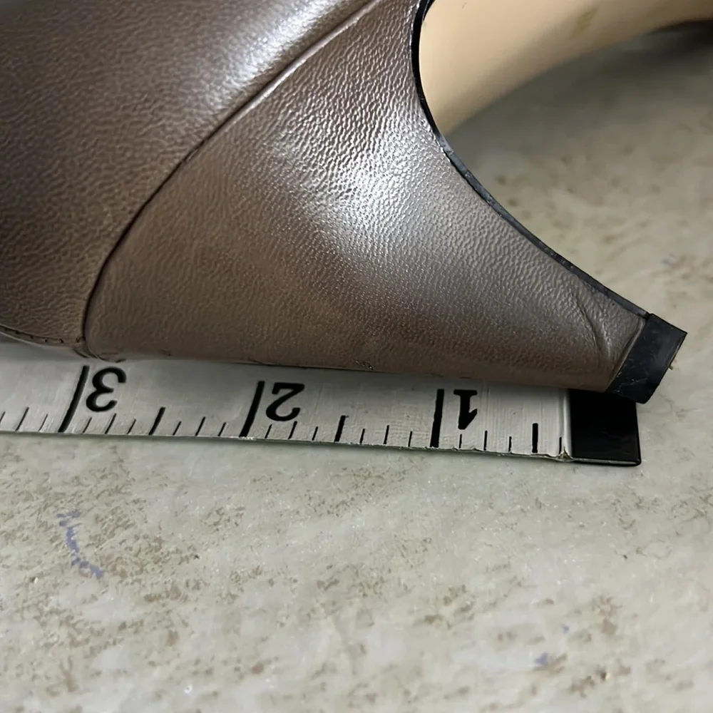 Etienne Aigner Vintage Leather Classic Heel Pumps size 8 N never worn
